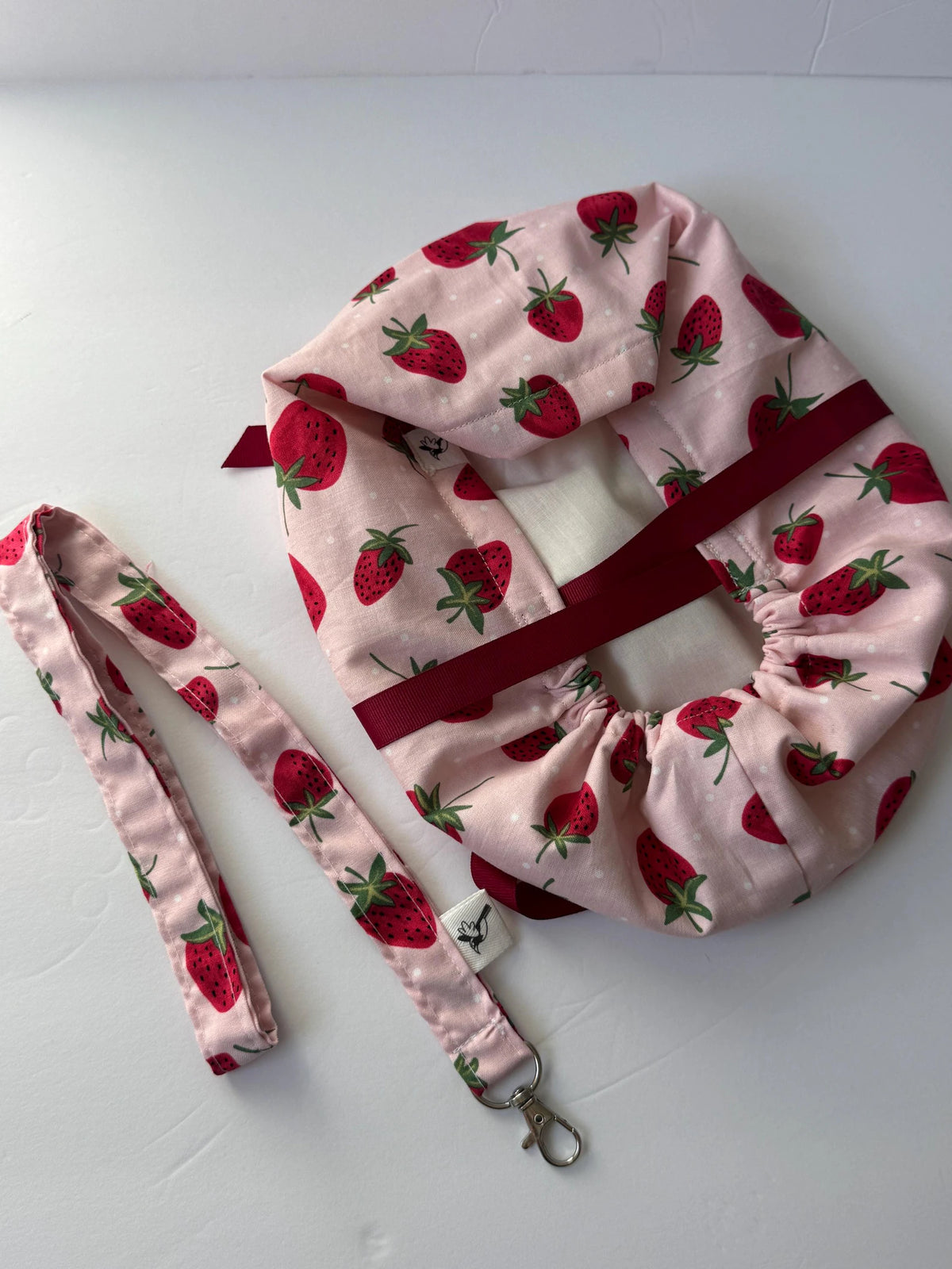 Gorro de tela para exfoliación con diseño de fresa